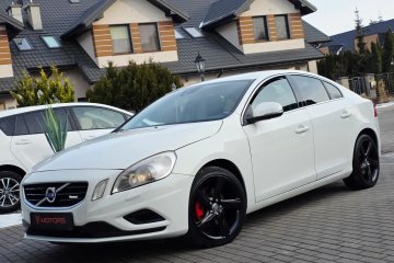 ___R-Design___2.0 D4 163KM___Bi-Xenon Skóra Navi Alu18 Black___